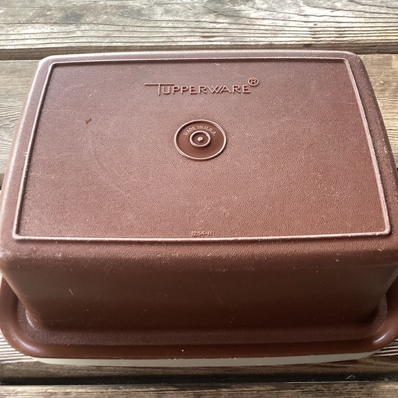 Tupperware Vintage Ice Cream Keeper in brown - Picture 2 of 4